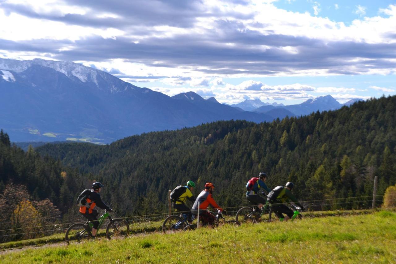 Bikeski Family Hotel, B&B, Apartaments, Rooms Mezica Dış mekan fotoğraf